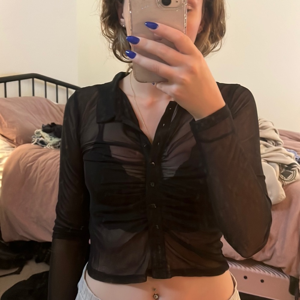 Black sheer long sleeve. M